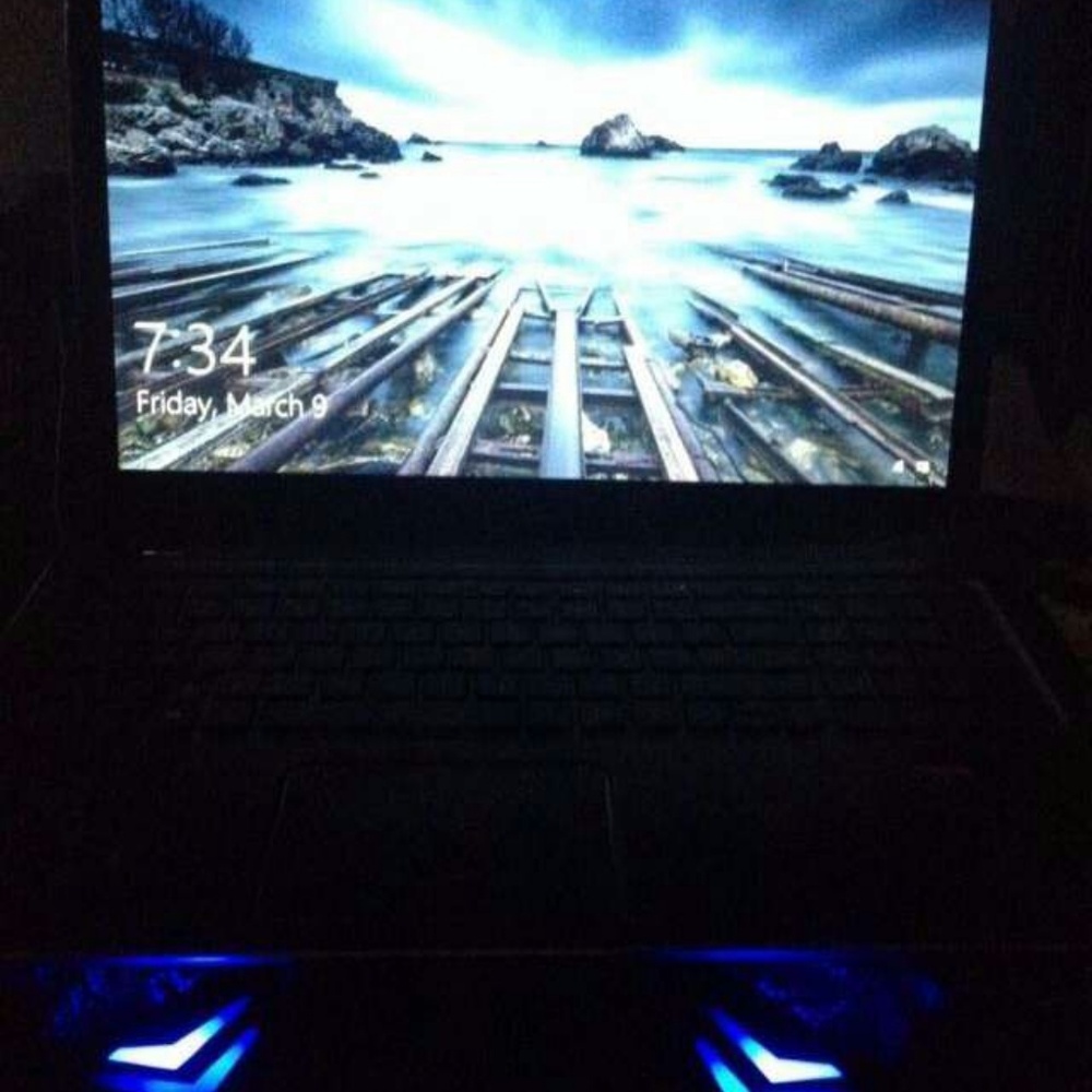 Laptop - Picture 3 of 5